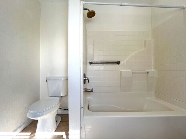 Building Photo - 4 bed, 3 bath in Loma Linda, CA!