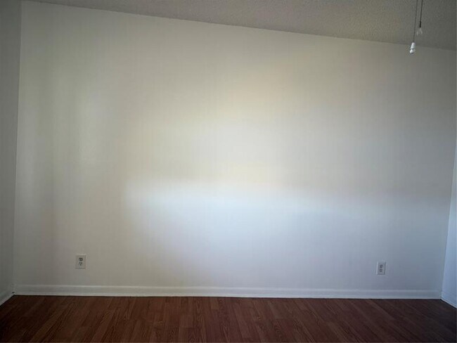 Building Photo - 10007 Winding Lake Rd