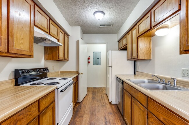 Building Photo - 113 Peachtree Ct