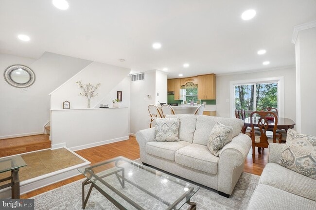 Building Photo - 12911 Walnut View Ct