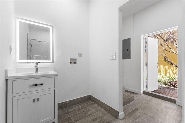 Building Photo - 8934 Emerson Ave