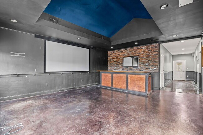 Building Photo - 815 Sudbury Rd NE