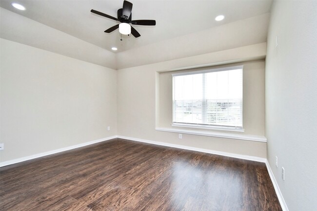 Building Photo - 18638 Lansdowne Stream Path