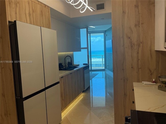 Building Photo - 3101 S Ocean Dr