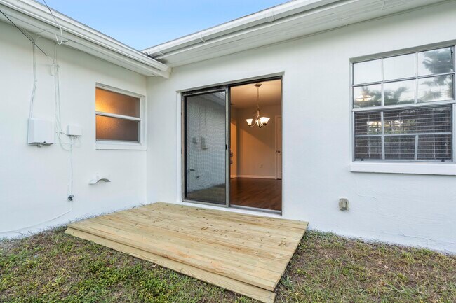 Building Photo - 353 Shirley Ave