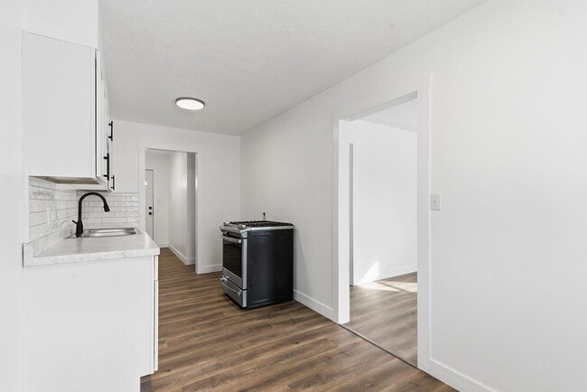 Building Photo - 520 N Park Ave