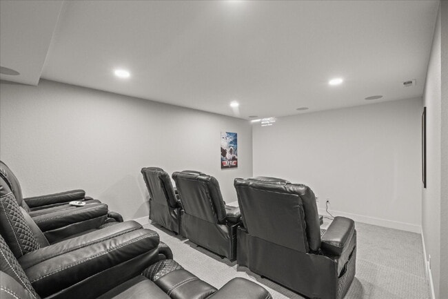 Building Photo - $7,495.00, Stunning 6 bed, 5 bath Ranch-St...