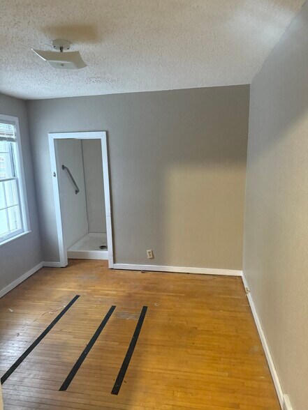 Building Photo - 612 W Laurel St