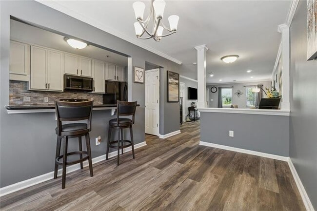 Building Photo - 135 N River Dr