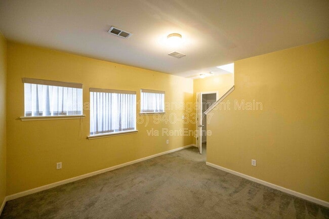 Building Photo - 264 E Palmer St