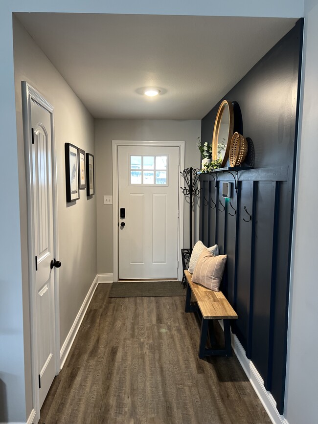 welcoming entryway - 2053 Jackie Lorraine Dr