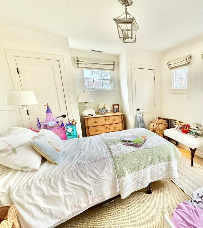 Building Photo - 9 Barclay Ct