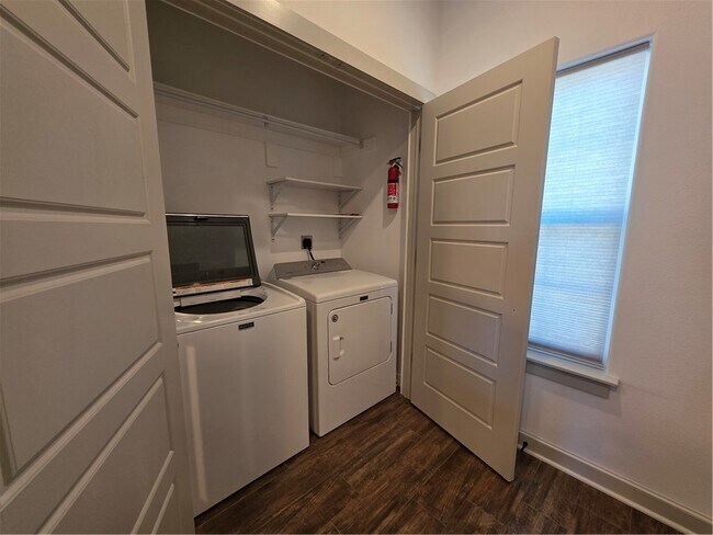 Building Photo - 8 Horncastle Dr