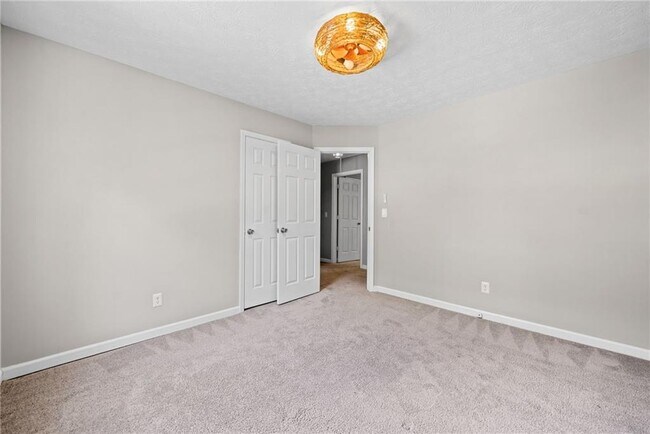 Building Photo - 5590 Princeton Oaks Dr