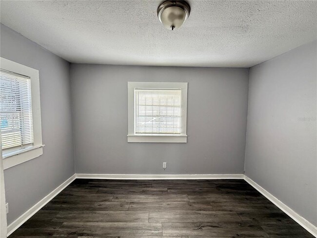Building Photo - 3505 E Shadowlawn Ave