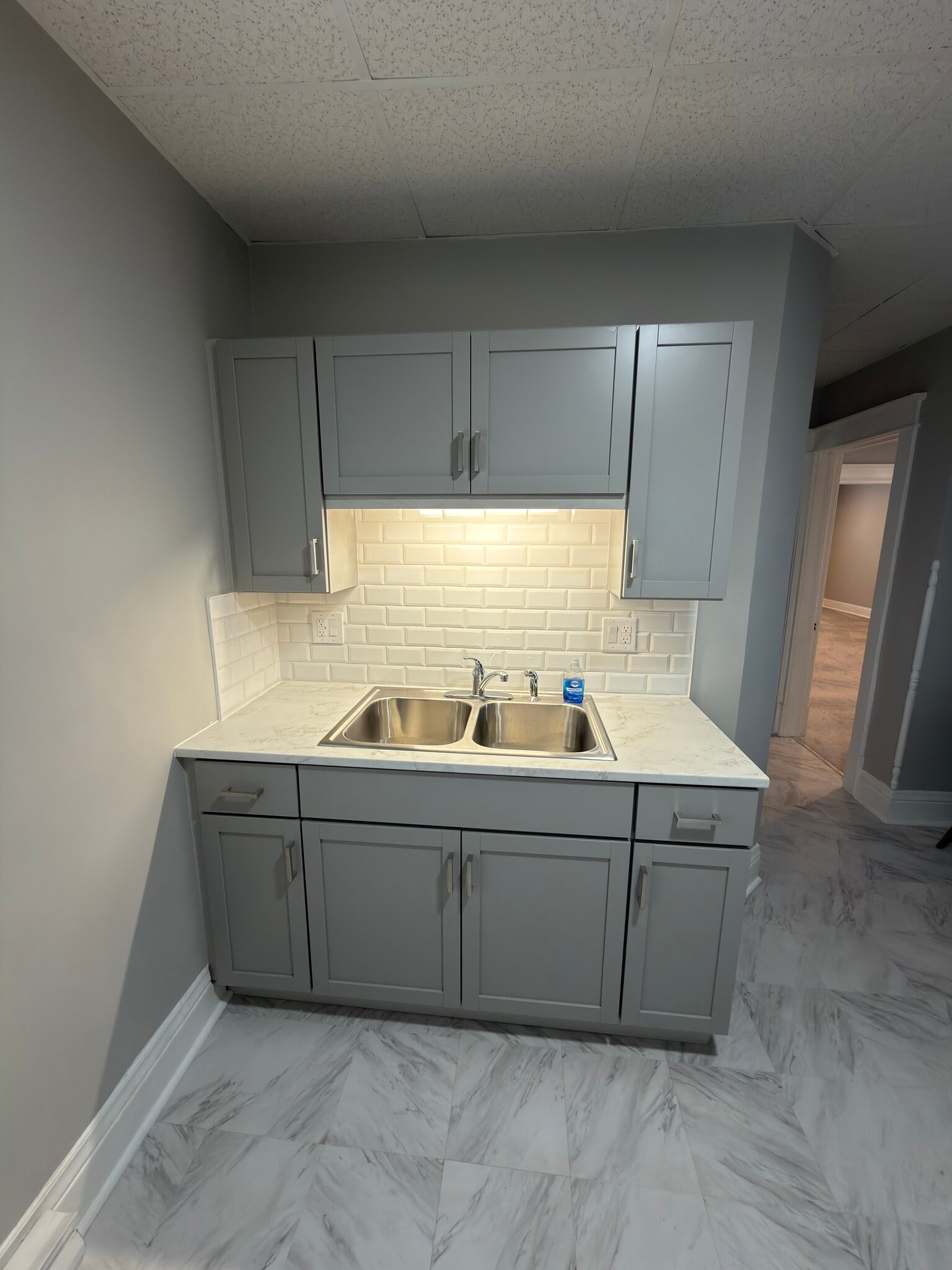 Kitchen - 119 E Raspberry St