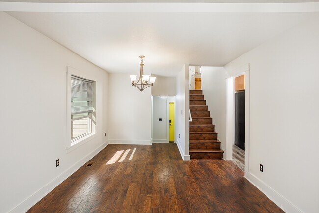 Building Photo - 4313 N Kerby Ave