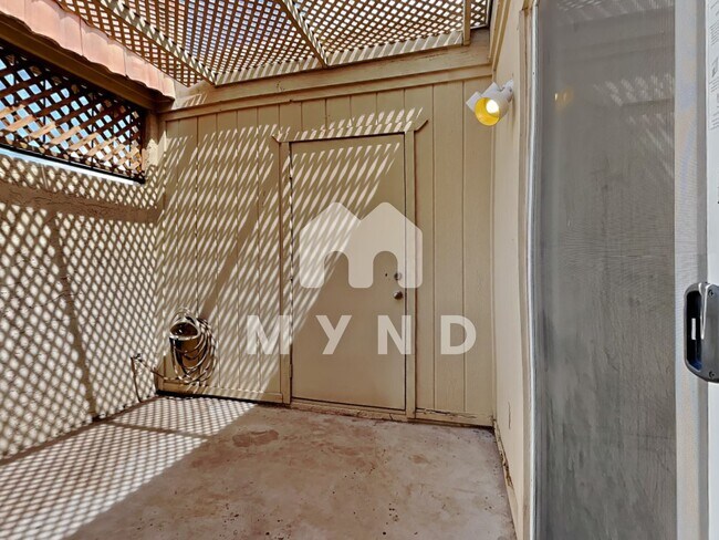 Building Photo - 5100 N Miller Rd Apt 23