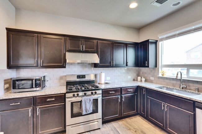 Building Photo - 3422 Couch Dr