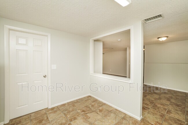 Building Photo - 6646 Lenoir Dr