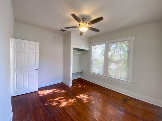 Building Photo - 2Bed/1Bath House for Rent! Available Now!