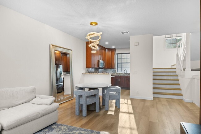 Building Photo - 1213 Tequesta St