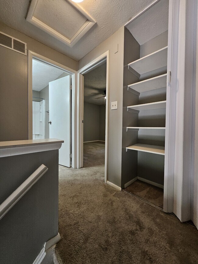 Building Photo - 9459 Timber View Dr