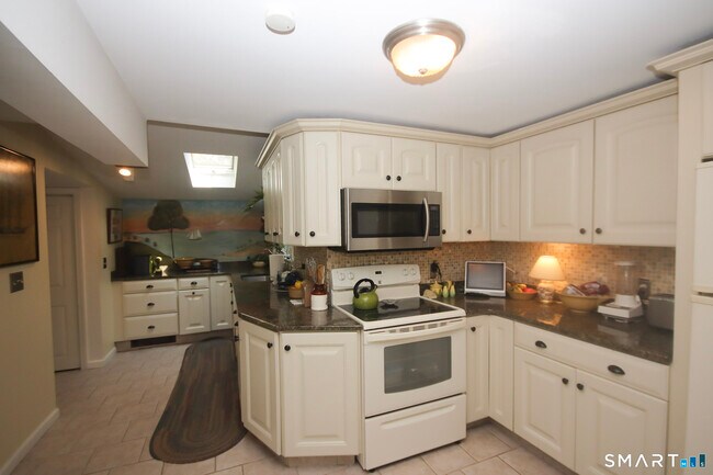 Building Photo - 23 Saunders Dr
