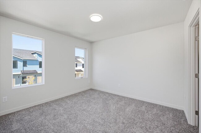 Building Photo - 2028 Sunset Dr