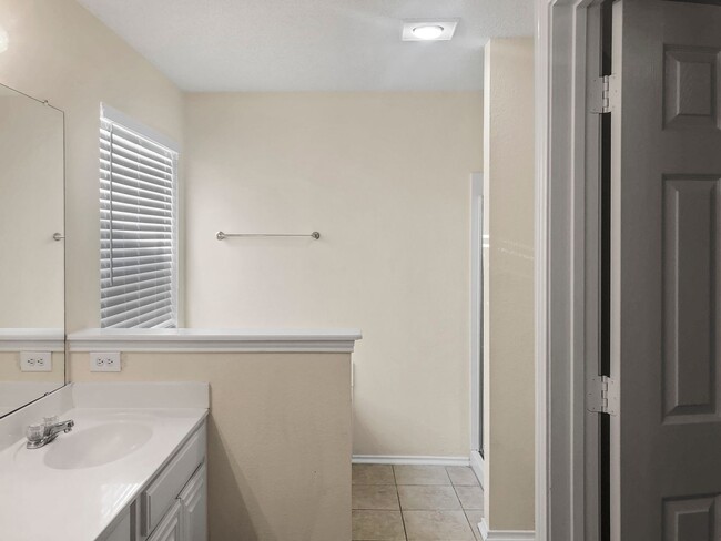 Building Photo - Charming 4-Bedroom Home in Mansfield ISD!