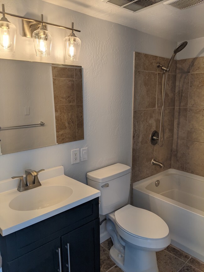 Master bathroom - 1211 N Frances St