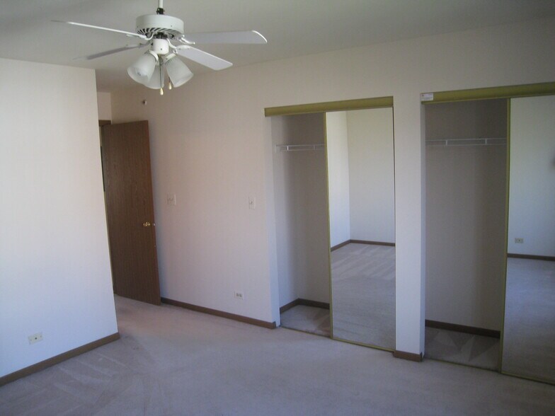 Building Photo - 425 N Eric Dr