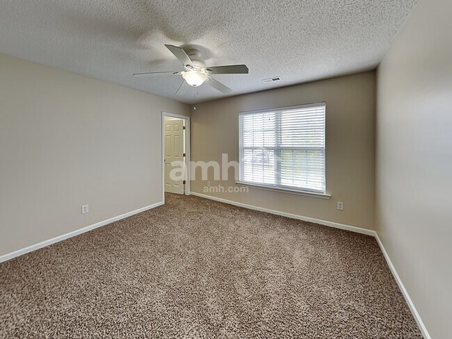 Building Photo - 5323 Kim St SW