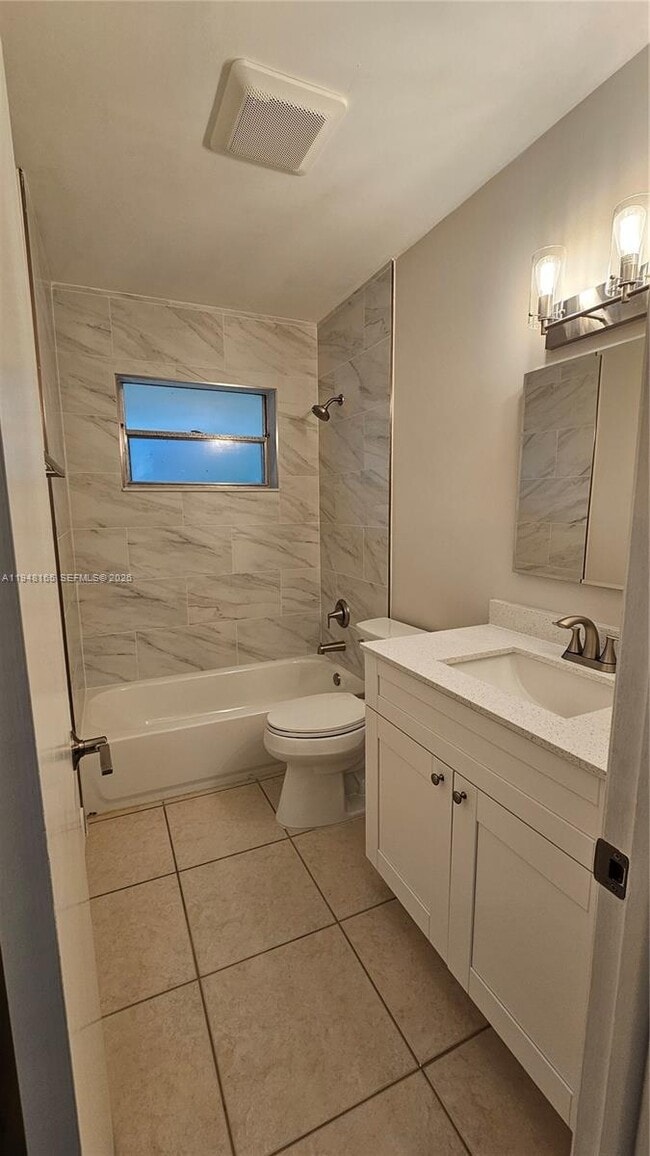 Building Photo - 2513 Hayes St