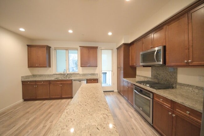 Building Photo - Dublin 3 stories 3 Beds, 3.5 Baths Townhouse in Boulevard community for rent