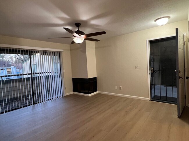 Building Photo - Updated South Natomas Condo