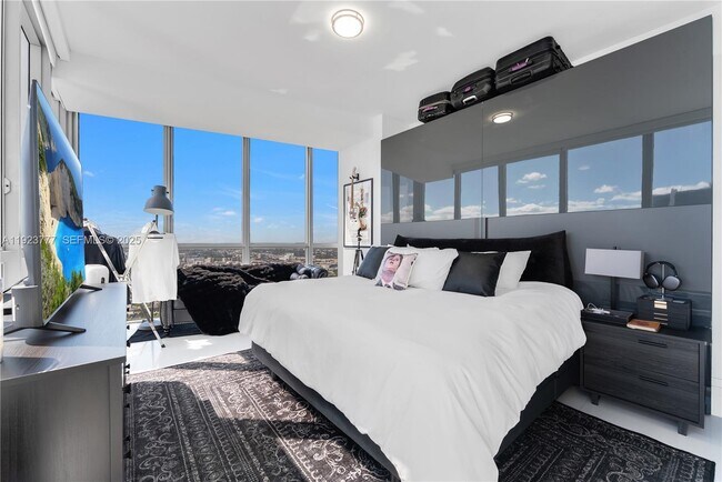 Building Photo - 1100 Biscayne Blvd