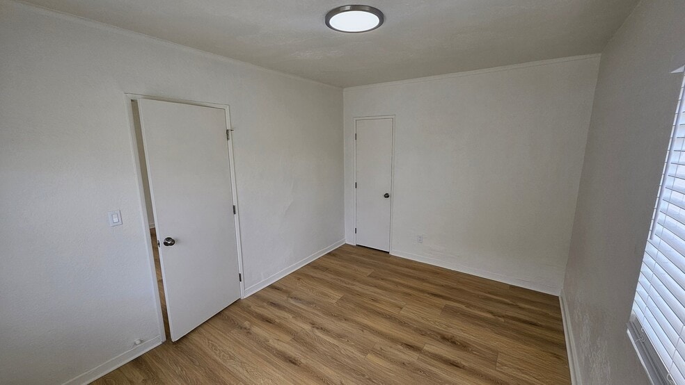 Building Photo - 465 1/2 N Boylston St