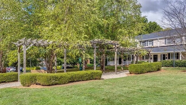 Building Photo - 1224 Green Oaks Ln