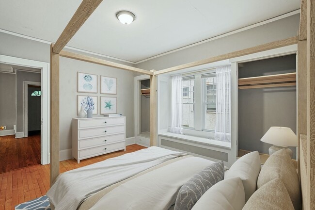 Building Photo - Rare 2 bedroom Lower