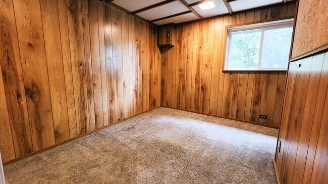 Building Photo - Lovely Cape Cod 3 Bedroom Home