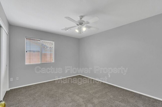 Building Photo - 2401 E Derringer Way