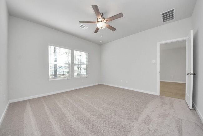 Building Photo - 473 Shoreview Dr