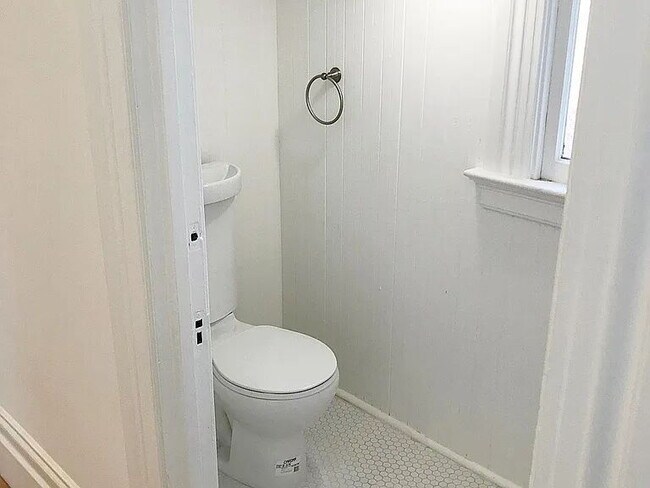 Building Photo - "Charming 1-Bedroom Haven in Vibrant San Francisco's Heart!"