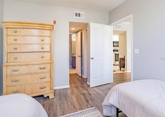 Building Photo - 700 Siena Palm Dr