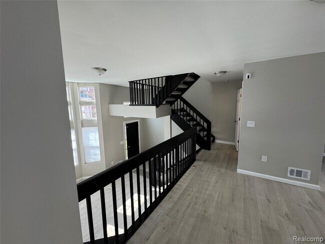 Building Photo - 115 Georgetown Square N