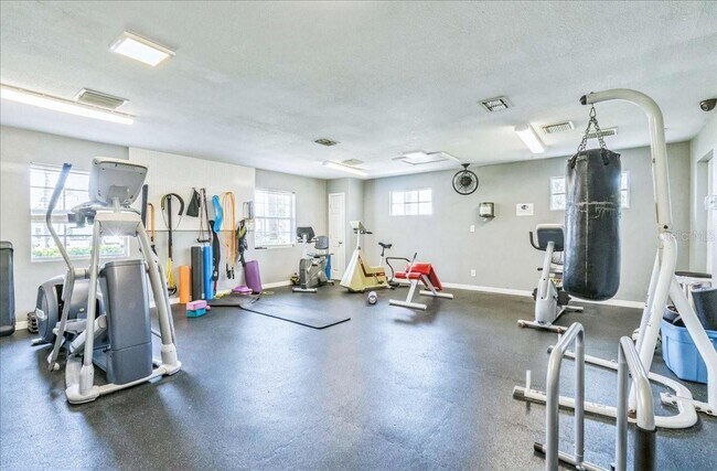 Building Photo - 101 Pompano Dr SE