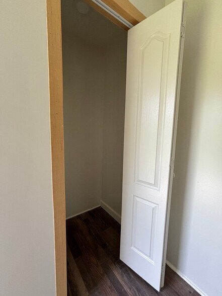 Building Photo - 916 Fairway Dr NW