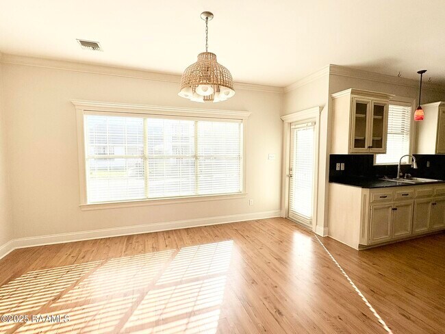 Building Photo - 23 Courtyard Cir