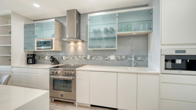 Building Photo - 1932 Harbourside Dr